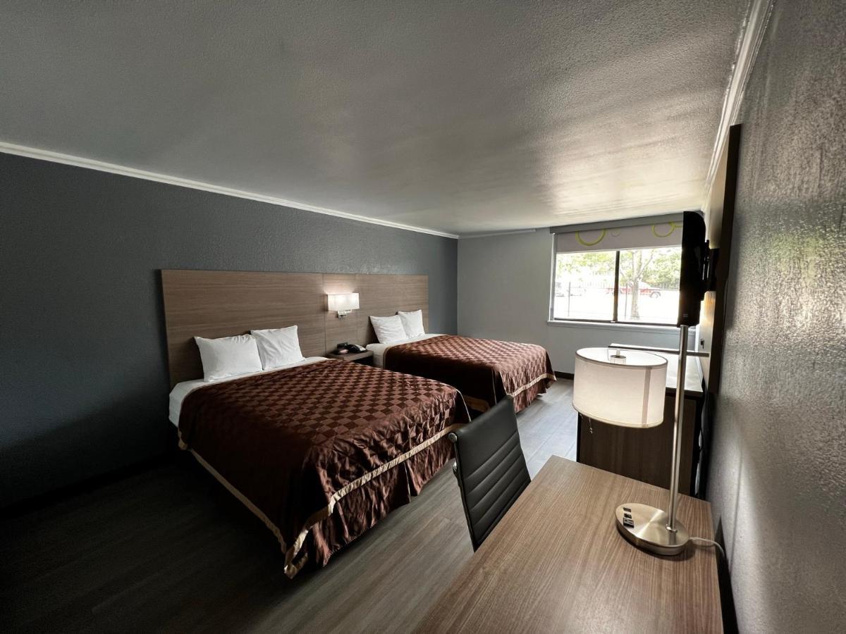 Super 8 By Wyndham Fort Worth Entertainment District Екстер'єр фото
