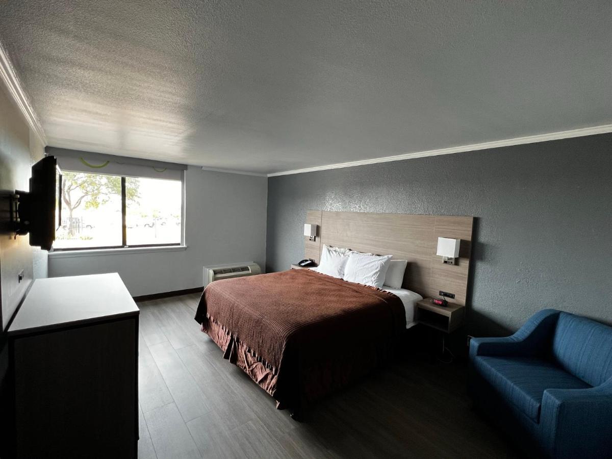 Super 8 By Wyndham Fort Worth Entertainment District Екстер'єр фото