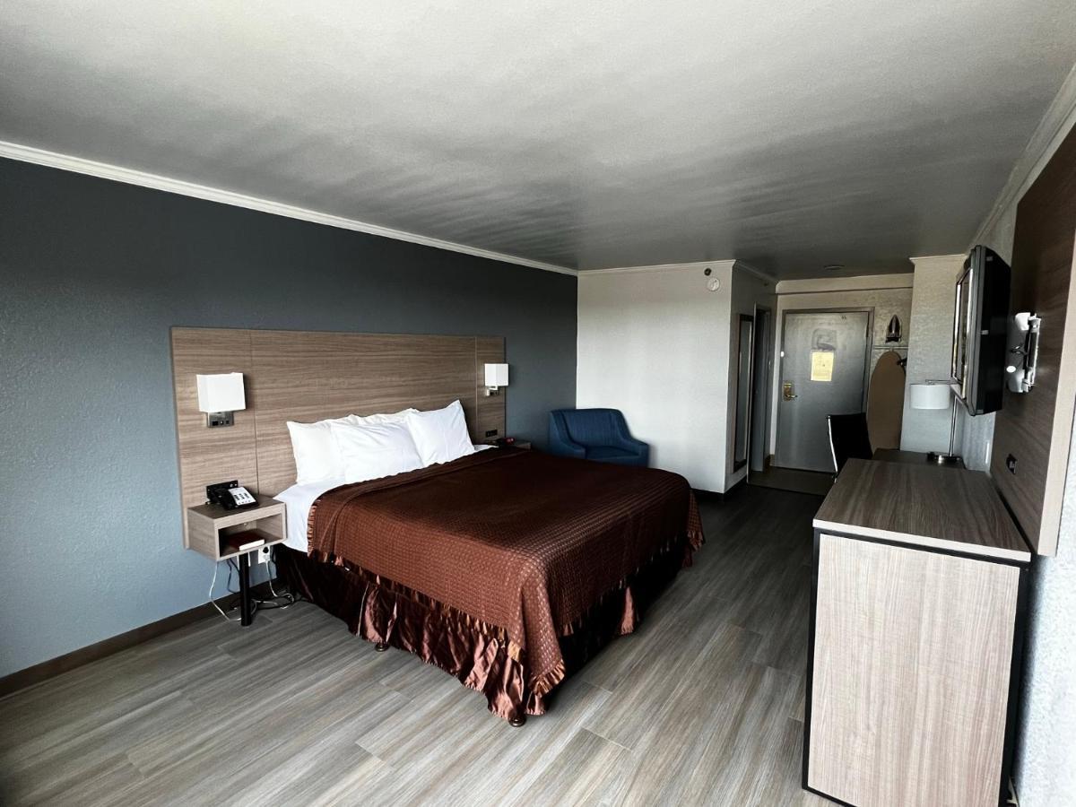 Super 8 By Wyndham Fort Worth Entertainment District Екстер'єр фото