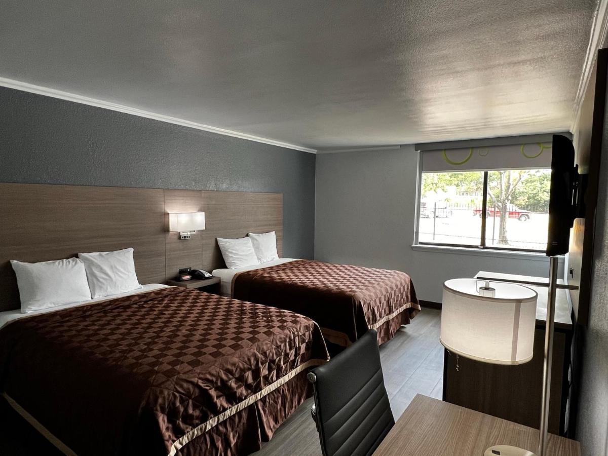 Super 8 By Wyndham Fort Worth Entertainment District Екстер'єр фото