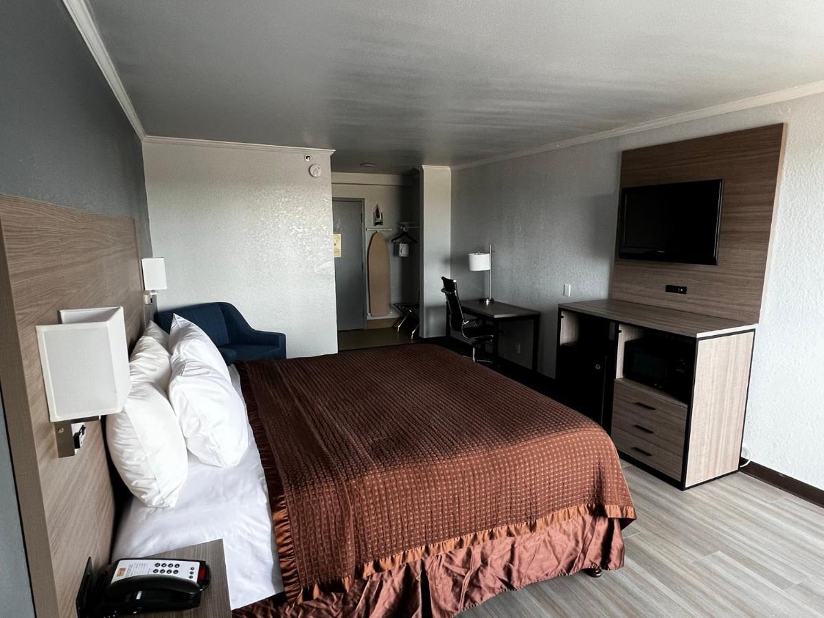 Super 8 By Wyndham Fort Worth Entertainment District Екстер'єр фото