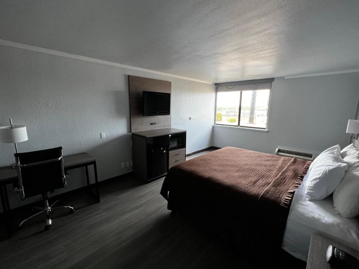 Super 8 By Wyndham Fort Worth Entertainment District Екстер'єр фото