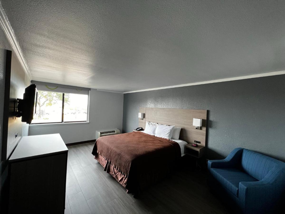 Super 8 By Wyndham Fort Worth Entertainment District Екстер'єр фото